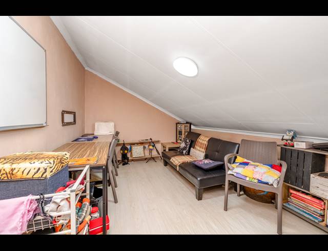2 BEDROOM TOWNHOUSE FOR SALE IN ALLEN'S NEK